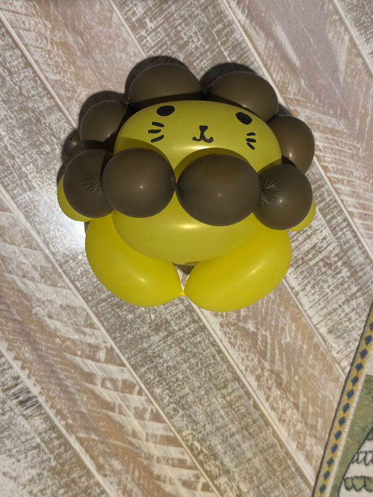 Balloon lion